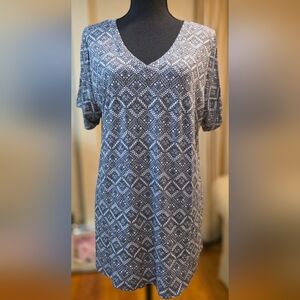 LuLaRoe Christy T Gray Patterned Top